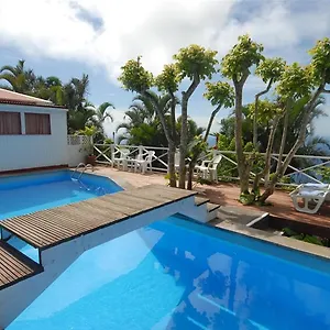 Hotel El Momo, Windward Side